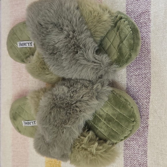 FUZZY SLIPPERED - Picture 1 of 7